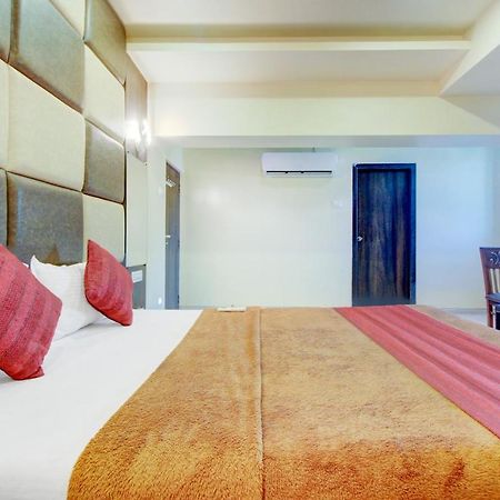K D Residency Hotel Kalyan Bagian luar foto