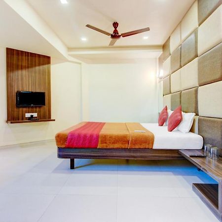 K D Residency Hotel Kalyan Bagian luar foto