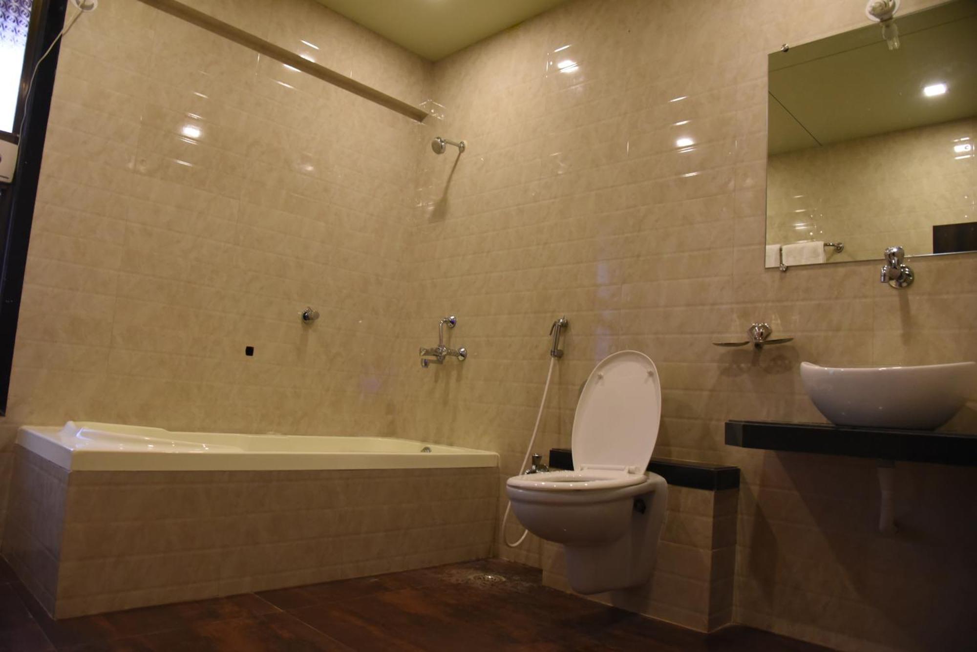 K D Residency Hotel Kalyan Bagian luar foto