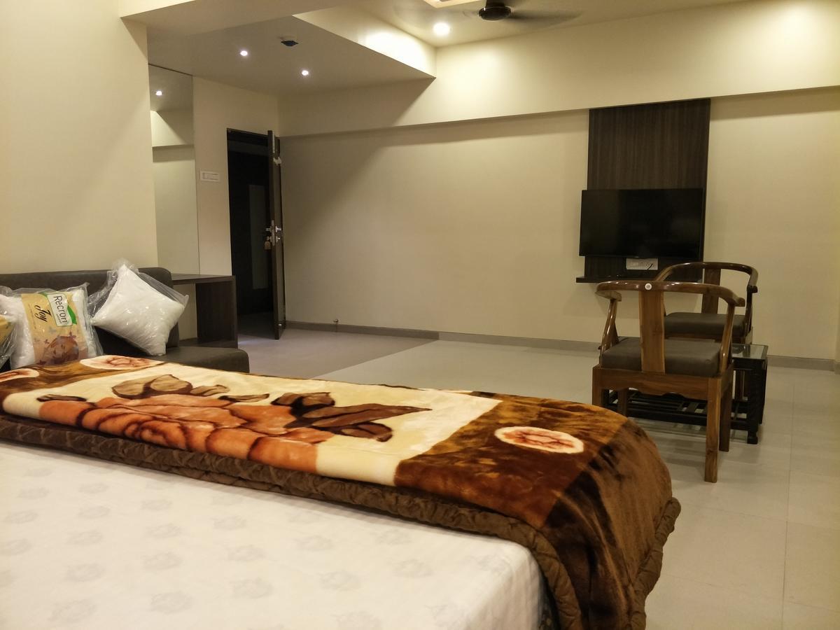 K D Residency Hotel Kalyan Bagian luar foto