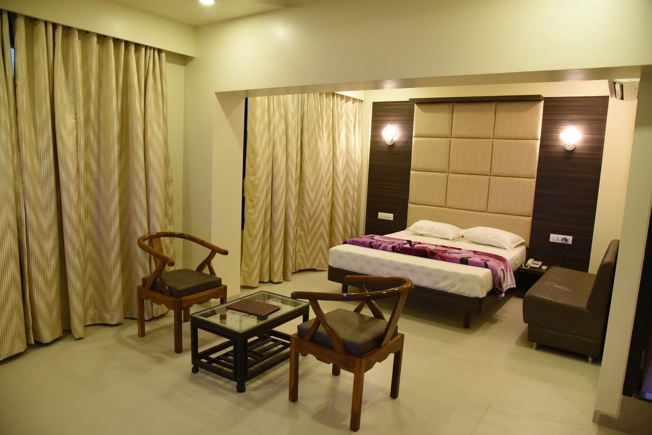 K D Residency Hotel Kalyan Bagian luar foto