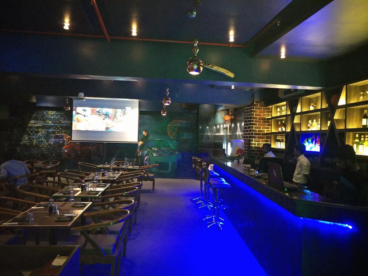 K D Residency Hotel Kalyan Bagian luar foto