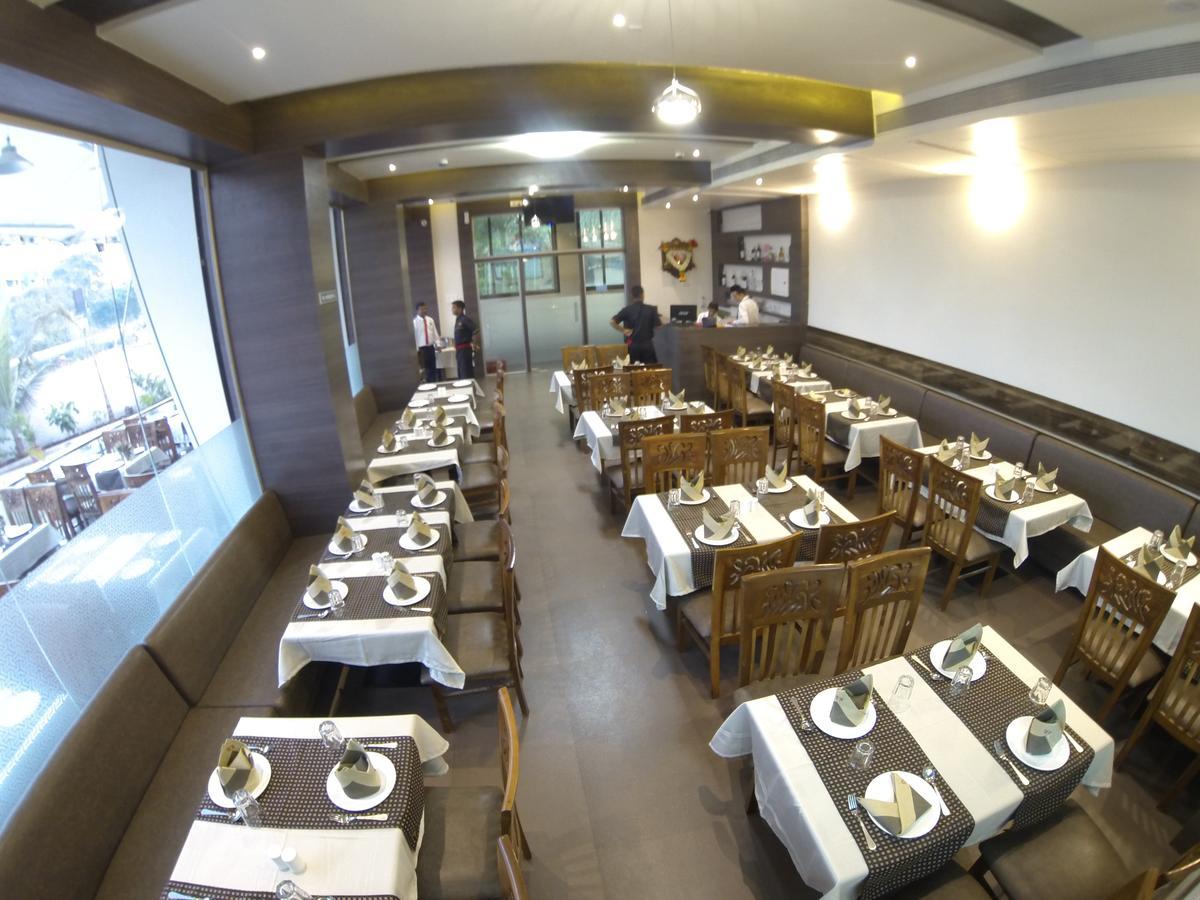K D Residency Hotel Kalyan Bagian luar foto
