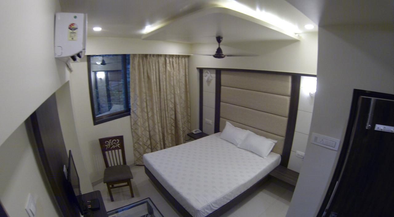 K D Residency Hotel Kalyan Bagian luar foto