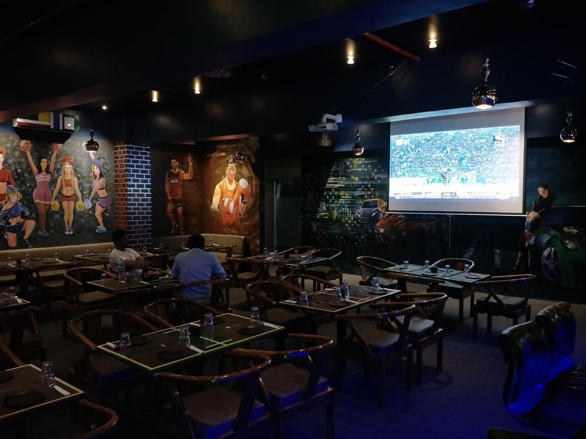 K D Residency Hotel Kalyan Bagian luar foto