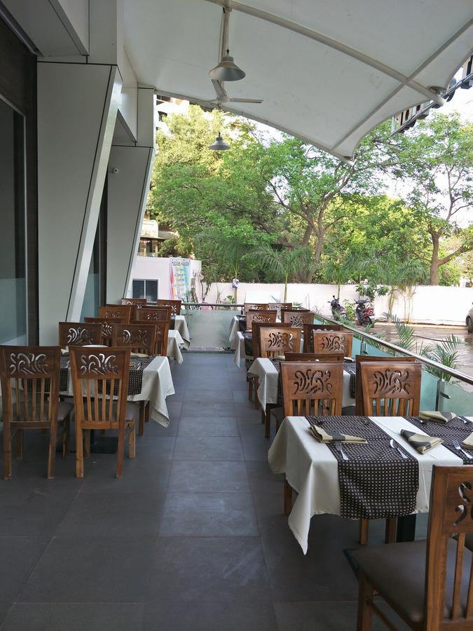K D Residency Hotel Kalyan Bagian luar foto
