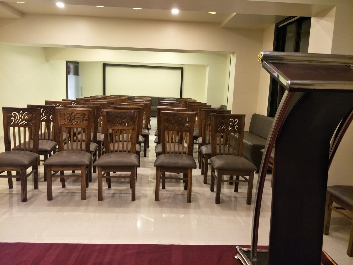 K D Residency Hotel Kalyan Bagian luar foto