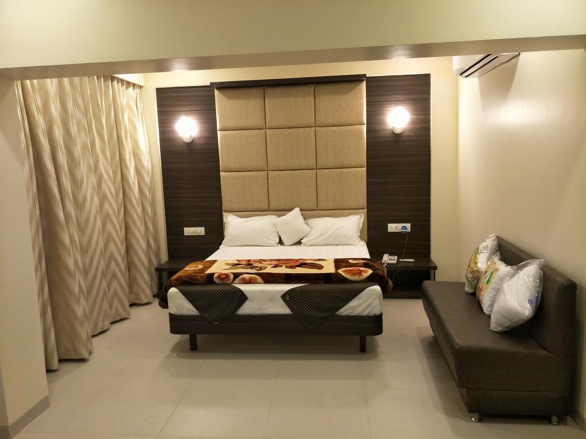 K D Residency Hotel Kalyan Bagian luar foto