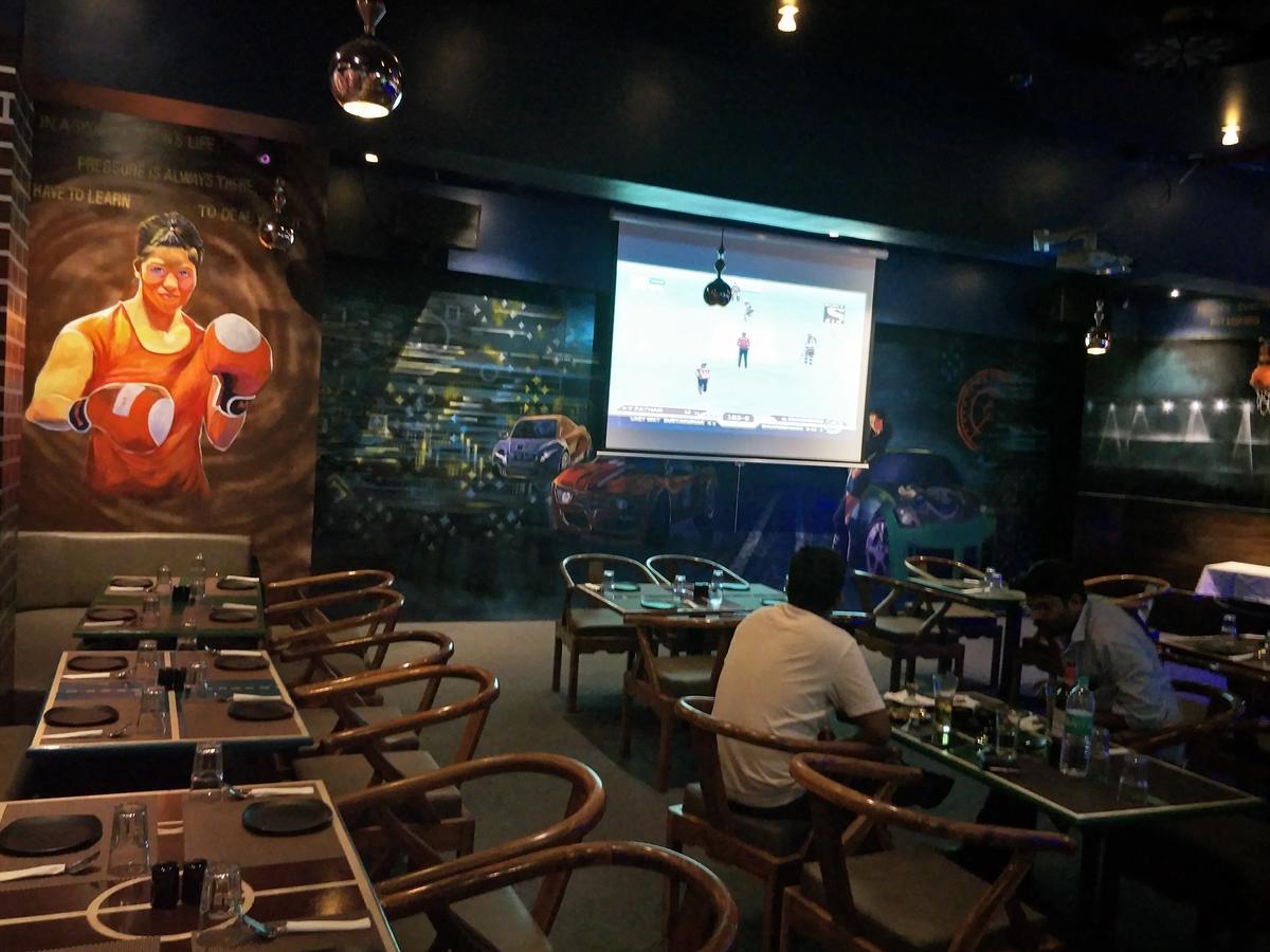 K D Residency Hotel Kalyan Bagian luar foto