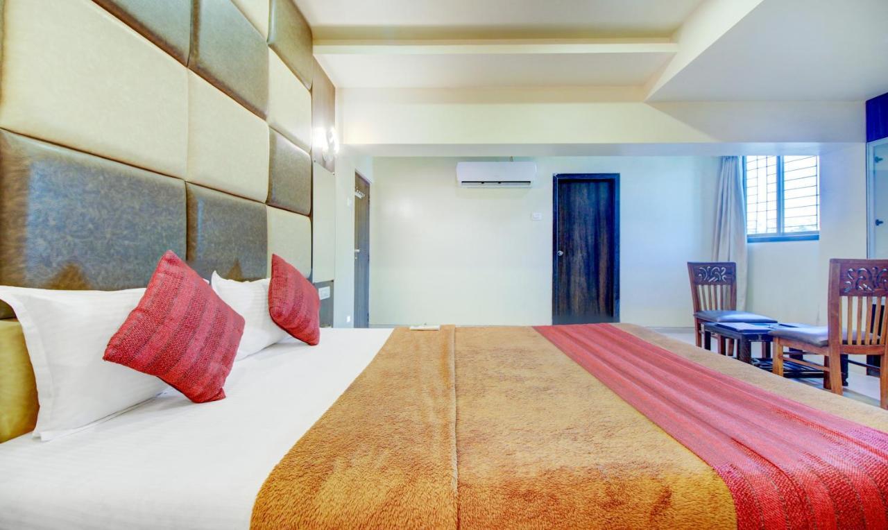 K D Residency Hotel Kalyan Bagian luar foto