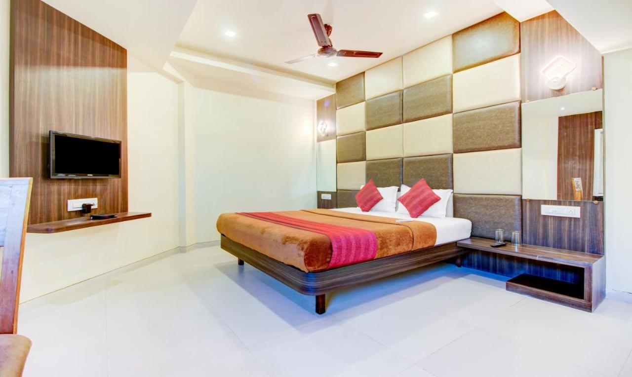 K D Residency Hotel Kalyan Bagian luar foto